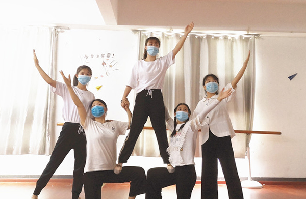 以“艺”战“疫” 安徽绿海商务职业学院学生自编舞蹈鼓舞抗疫斗志