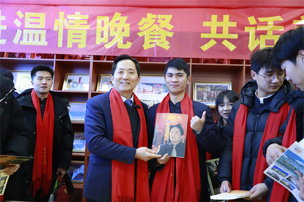 树家风 听行走的思政课 立大志 做时代的星青年 ——记一堂别开生面的思政课 - 安徽绿海商务职业学院